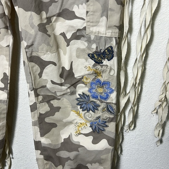 Sundance Vivant Cream Taupe Camo Print Floral Embroidered Jogger Pant Size P/4 - Picture 5 of 16